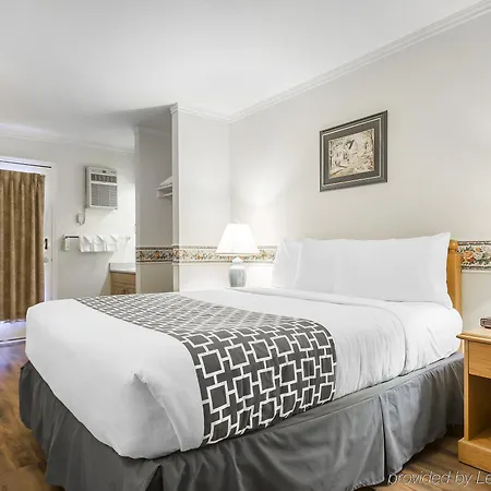 Econolodge - Kelowna-3