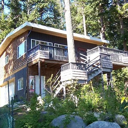 Malaspina Strait Cottage-3