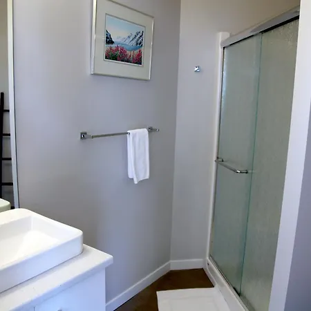 View Royal 1Bdrm Suite 35-2