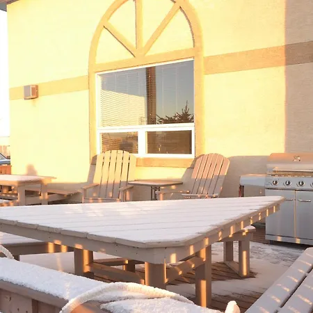 Aurora Park Inn & Suites-3