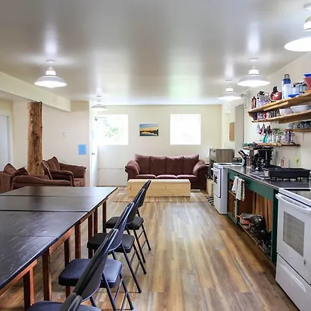 C&N Backpackers - Ucluelet-2