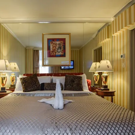 Boutique Suites - Vancouver-3