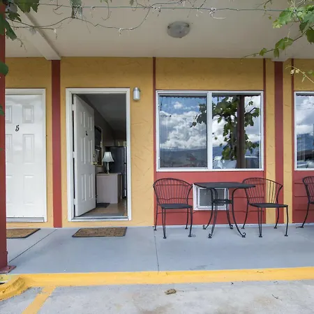 Maple Leaf Motel Inn Towne-3