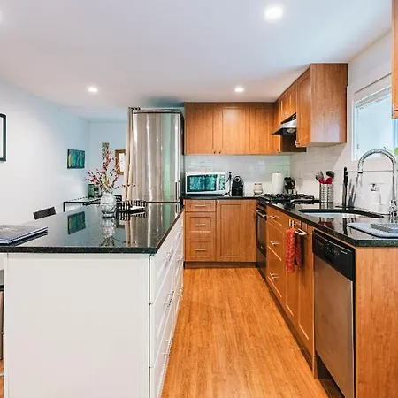 West Side 1Br Dunbar Garden Suite-3