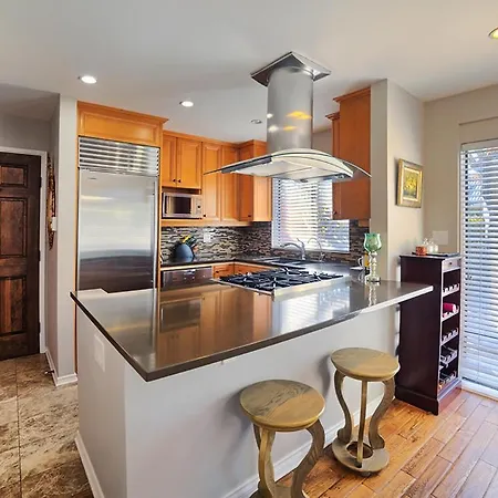 Mid Century Getaway Home - Kitsilano - Vancouver-3