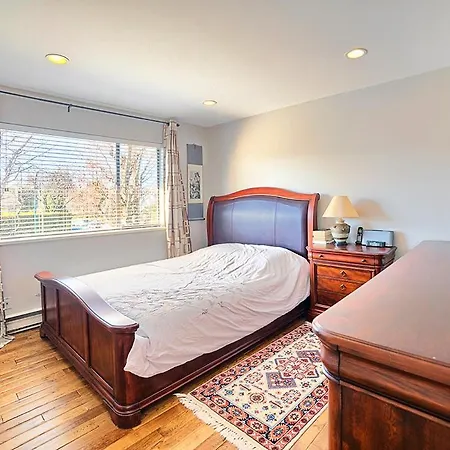 Mid Century Getaway Home - Kitsilano - Vancouver-2