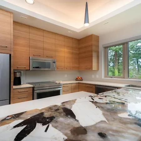 Private Modern Queenswood Suite-3