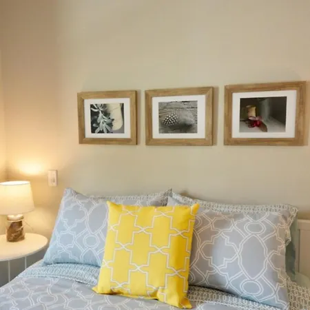 Beautiful 5 Star Apartment Minutes From City Centre, Vancouver Island Apartment 1001-3