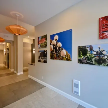 Beautiful 5 Star Apartment Minutes From City Centre, Vancouver Island Apartment 1001-2