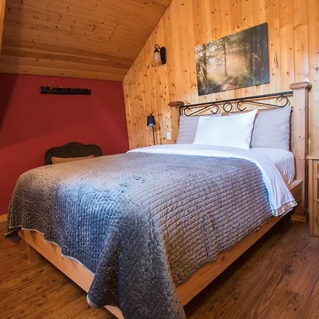Cabins West-3