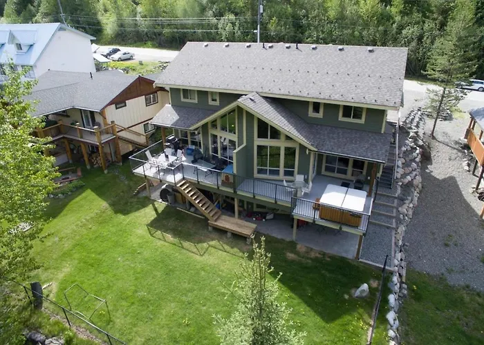 Pineview Lodge By Bear Country Sun Peaks