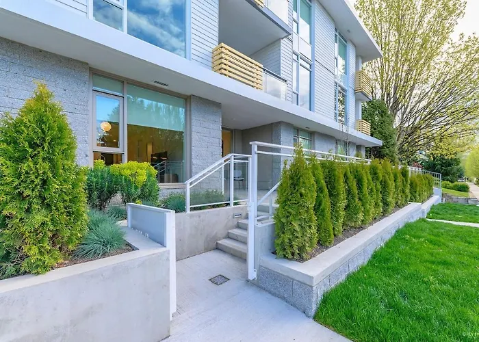 Sagittarius Palace Spacious 1Bd 1Ba Besides Park Vancouver