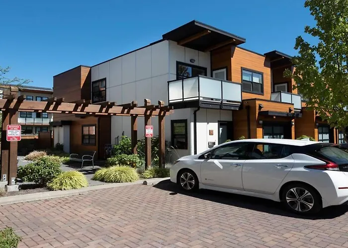 Cedar Hill Sunlit Stay - Bright Spacious & Modern Victoria