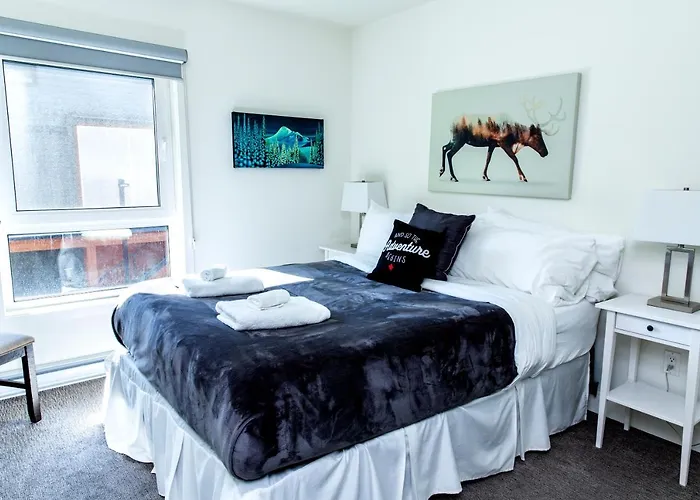 Haustierfreundliches Revy Pow Pad - Private Hot Tub, 3 Bedroom Condo Revelstoke