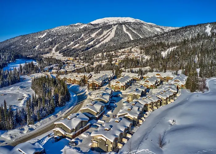 Zola Retreat- Rare Luxury Ski In/Out *Hot Tub, Bbq, Double Heated Garage* Villa Sun Peaks