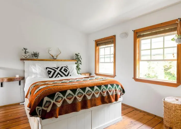 Haustierfreundliches Fern Gully, Coastal Bohemian Loft At Beach Ucluelet