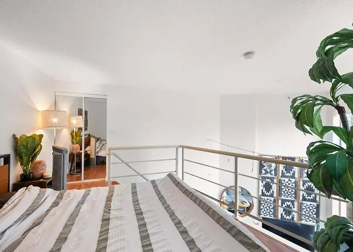 Beautiful Downtown Loft With Full Kitchen Apartment Vancouver