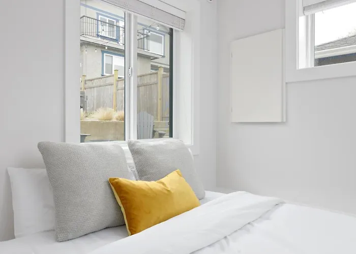 Newly Built Laneway Home 1 Bd Centrally Located Vancouver