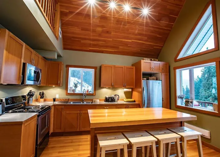 Stoke Cabin By Revelstoke Vacations