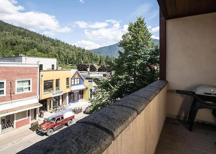 Lux Downtown Condo By Revelstoke Vacations