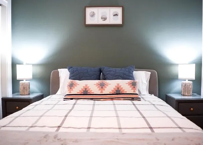 Boutique Ferienwohnung The Revy Den By Revelstoke Vacations