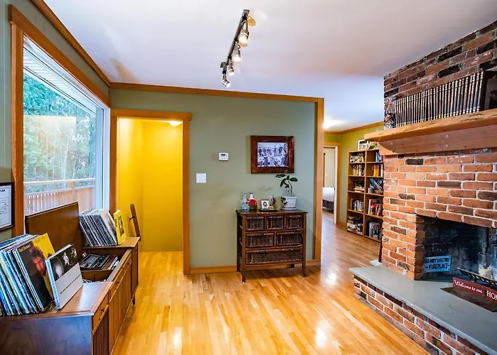 Haustierfreundliches Villa Basecamp Cabin By Revelstoke Vacations