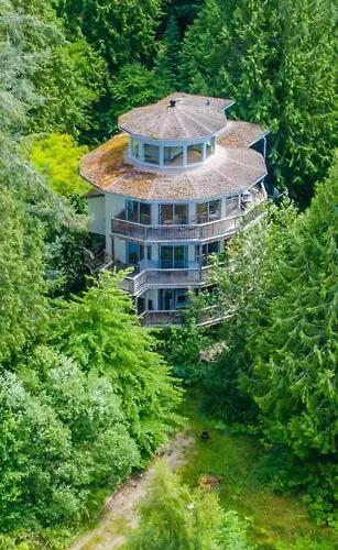 Ocean View Multi-Level Suite With 2 Bedrooms Powell River