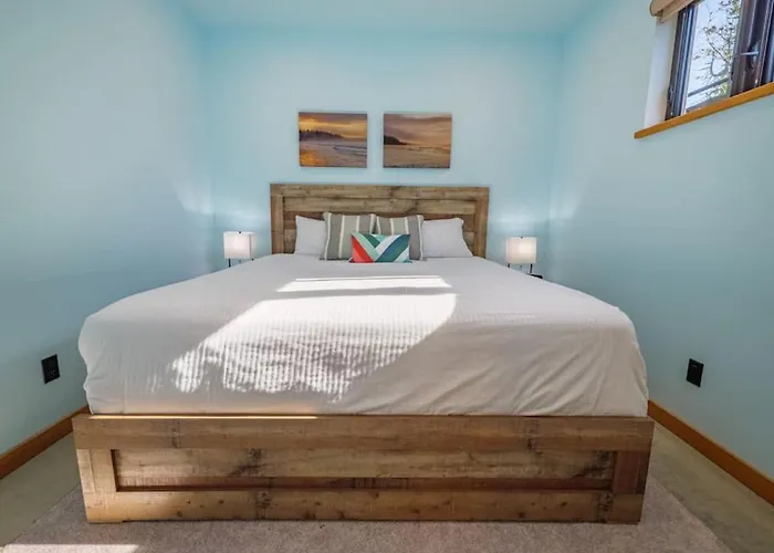 Ferienwohnung The Black Pearl, Luxury King Bed And Patio Ucluelet