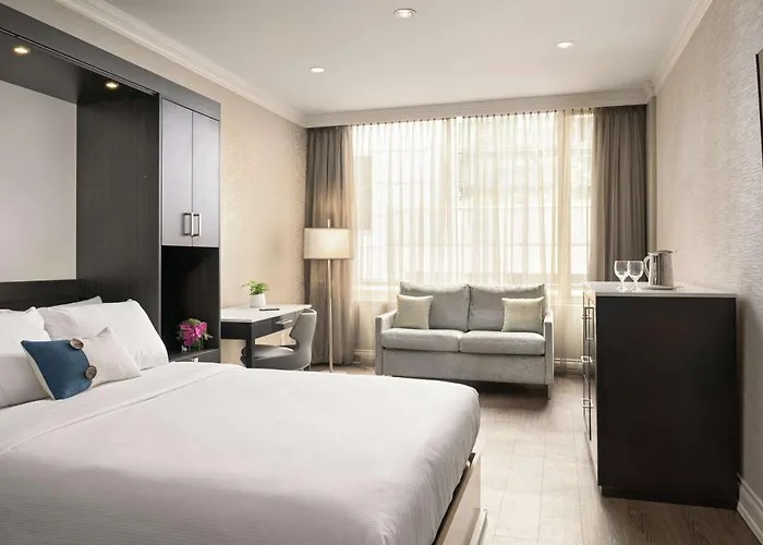 Hotéis perto de Universidade Simon Fraser