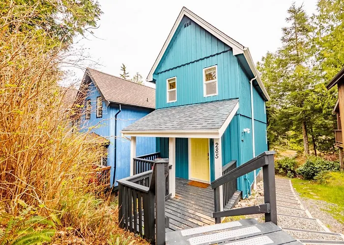 Boutique Kingfisher, Waterfront Cabin With Inlet With Mountain Views Ucluelet