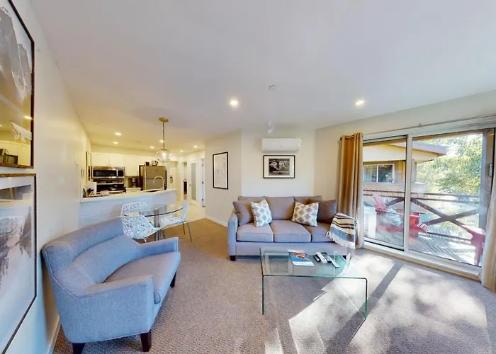 Marketplace Lodge By Whistler Premier