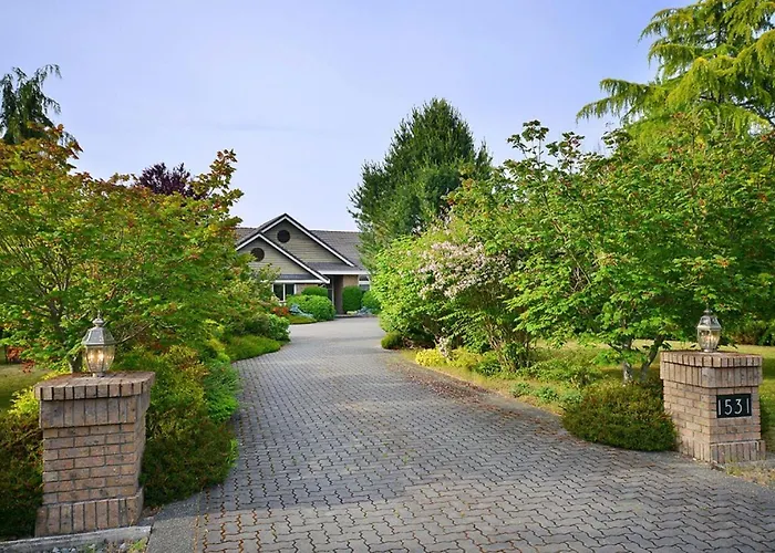 Columbia Beach House Parksville
