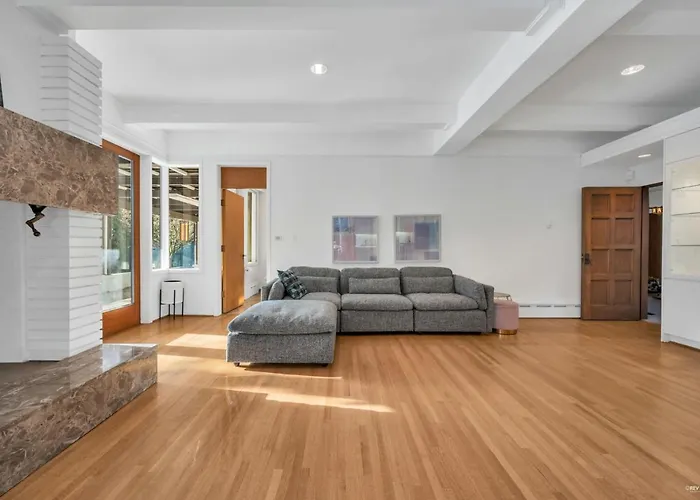 Historic Specious Home In Vancouver West