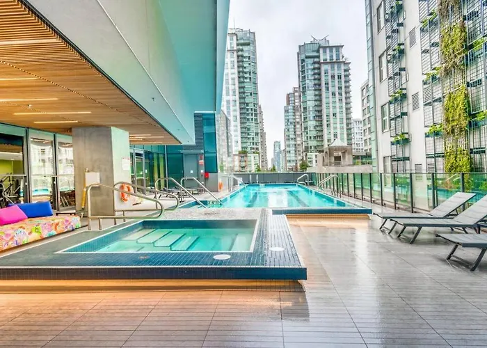 Luxury 1-Br Condo In Downtown Vancouver