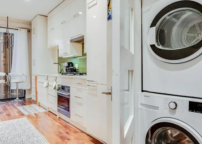City Side Near Cook Street Village Victoria acceptant les animaux