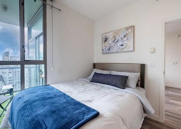Marvelous 2 Bed Condo In Yaletown Panoramic Views! Vancouver