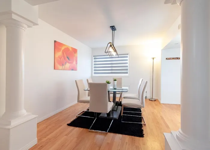 Spacious & Modern By The Beach White Rock
