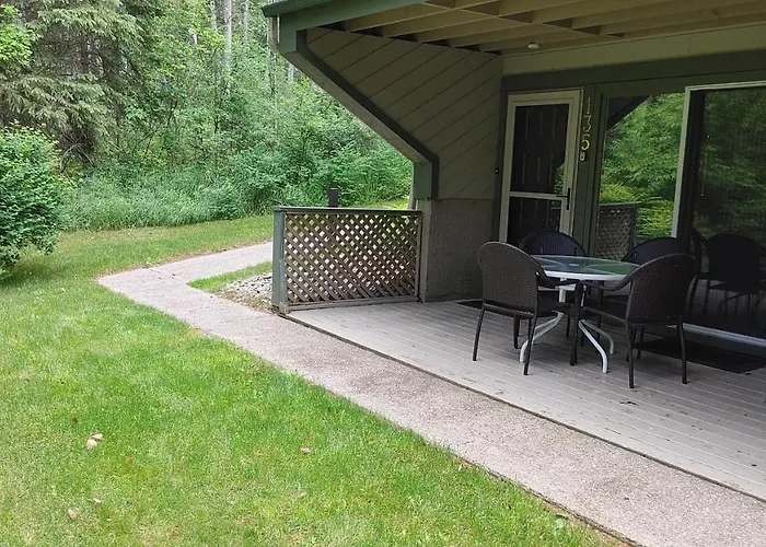 Akiskinook Resort: Lakeside Family Retreat with Diverse Amenities Invermere