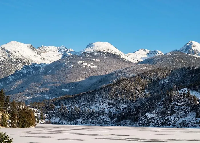 3Br In Alpine Greens, Ski Storage, Wood Burning Fireplace, Free Ski Shuttle Whistler