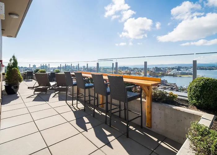 Sovereign Harbour View Suite By Iris Properties! Victoria