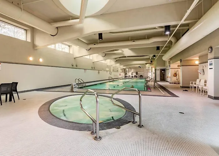 King Bed In Downtown So Cozy Spacious With Spa-Like Washroom Parking Wifi Hotel Amenities Vancouver