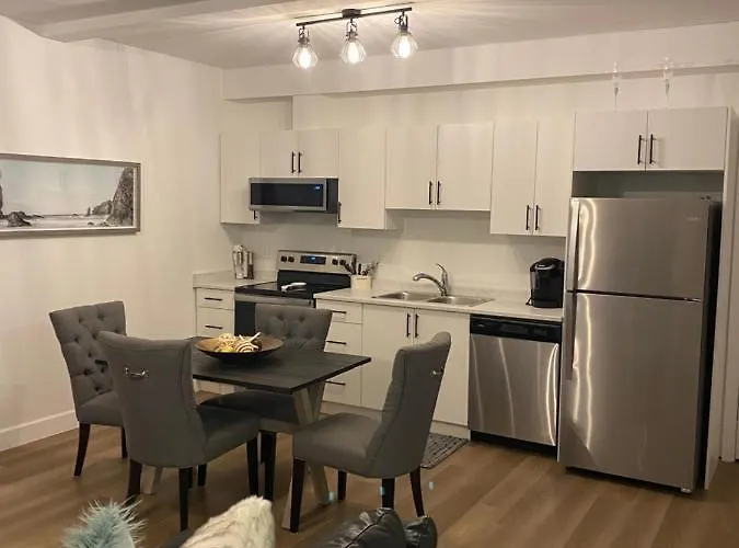 Haustierfreundliches Adorable 1 Bedroom Suite- A Skip To Galloping Goose Victoria
