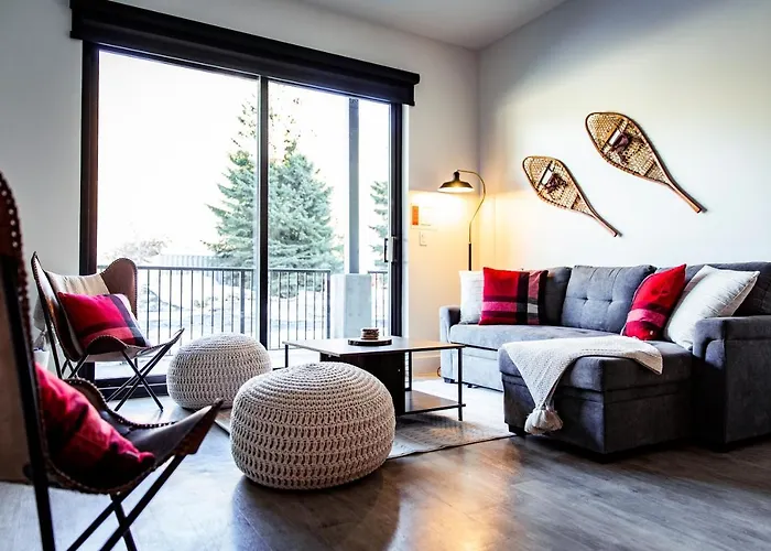 Haustierfreundliches Monashee Sunshine - Condo With Private Hot Tub Revelstoke