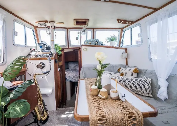 Quaint 2 Bed Trawler W/Rooftop Fire Pit Vancouver que aceita animais de estimação