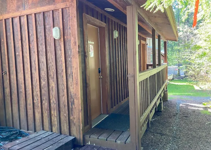 The Hiker Huts Hotel Port Renfrew