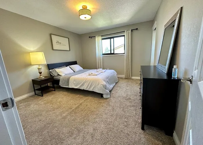 Vacation Home In Victoria - 10 Min Walk To Mt Douglas