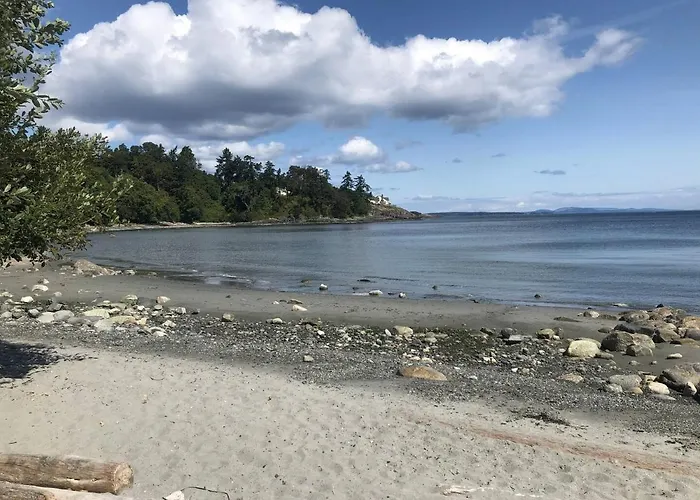 Private Bedroom Close To Uvic Victoria