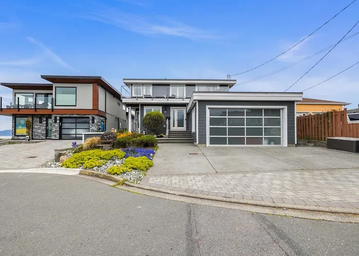 10 Mile Point Port Side Oceanfront Suite Victoria