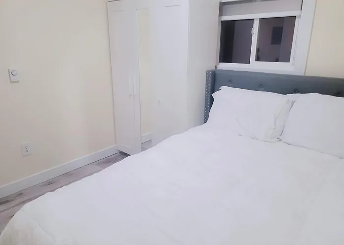Cozy Private Room And Shared Bath Surrey