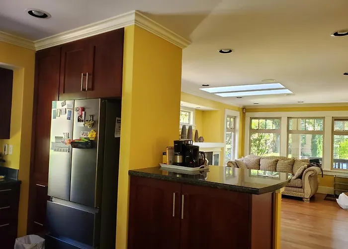 Elegant, Sunny Modern Home With Skylights - Kitsilano, Vancouver
